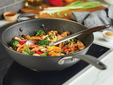 Circulon A1 ScratchDefense Extreme Non-stick Wok met handgreep, 33,6cm